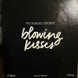 Victoria Secret blowing kiss perfume. Box is open to smell and that’s it.